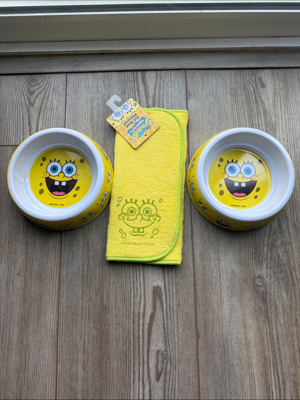 SpongeBob Squarepants Yellow Pet Bowls and Cloth Set